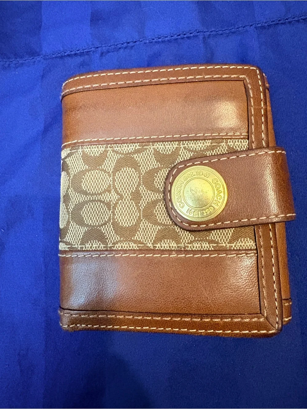 2007 Coach Vintage Y2K Leather Signature Medallion Bifold Wallet